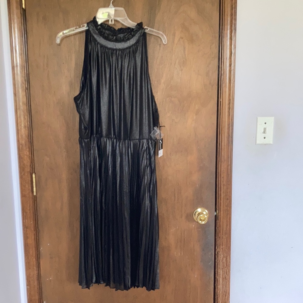 Relist Simply Vera Vera wang pleated bottom fit & flare black dress XL - Picture 3 of 16